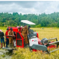 Uji Coba alat Panen padi Combine Harvester di Desa Dalapuli