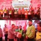 Pengemudi ojek online (ojol) berjumlah 200 pengemudi dari berbagai wadah organisasi di Kota Manado dan sekitarnya menerima bantuan sosial (bansos) paket sembako dari Polda Sulawesi Utara.