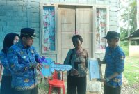 Bupati Dr. Sirajudin Lasena, SE, M.Ec.Dev., didampingi Wakil Bupati Moh. Aditya Pontoh, S.IP. Acara ditandai dengan penyerahan kunci rumah oleh Bupati kepada penerima manfaat, serta penyerahan sertifikat rumah oleh Wakil Bupati