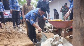 peletakan batu pertama pembangunan/rehab berat RTLH di Desa Gihang