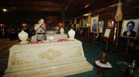 Kapolri Jenderal Listyo Sigit Prabowo melaksanakan ziarah ke makam Presiden Republik Indonesia ke-2, Jenderal Besar H.M. Soeharto, di Astana Giribangun, Karanganyar