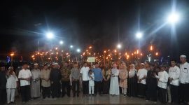 Pemerintah Kabupaten Bolaang Mongondow Utara (Bolmut) menggelar Pawai Obor yang dipusatkan di Lapangan Kembar Boroko