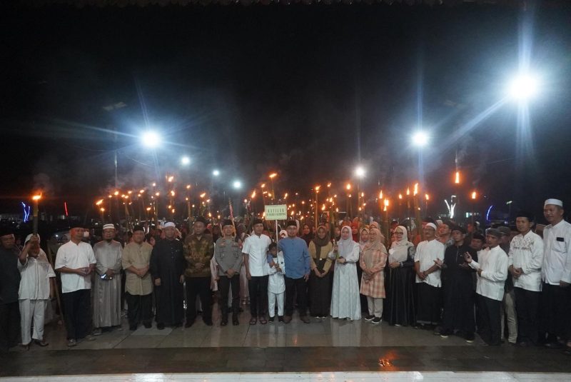 Pemerintah Kabupaten Bolaang Mongondow Utara (Bolmut) menggelar Pawai Obor yang dipusatkan di Lapangan Kembar Boroko