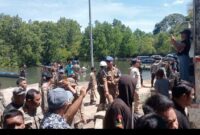 Drama Penertiban Gagal! Warga Alung Banua Hadang Kapal Pol PP, Kabid Terluka Dievakuasi – Tim Pengacara Warga Bersyukur dengan Doa
