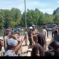 Drama Penertiban Gagal! Warga Alung Banua Hadang Kapal Pol PP, Kabid Terluka Dievakuasi – Tim Pengacara Warga Bersyukur dengan Doa

