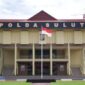 Dugaan penggelapan dokumen tanah warga kembali mencuat di Kota Manado. Seorang warga Kelurahan Tuminting berinisial HA resmi melaporkan mantan Kepala Lingkungan ke Polda Sulawesi Utara atas raibnya sejumlah dokumen penting miliknya