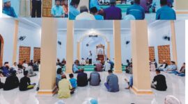 Sekretaris Daerah Kabupaten Bolaang Mongondow Utara (Boltara), dr. Jusnan C. Mokoginta, MARS, mengikuti kegiatan Safari Subuh yang dilaksanakan di Masjid Baiturrahim, Desa Boroko Utara