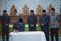 Bupati Bolmut Hadiri Rapat Paripurna DPRD: Tandatangani Nota Kesepakatan KUPA dan PPAS Perubahan APBD 2025