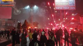 Demo di Polda DIY Ricuh, Kantor Polisi Dibakar, Gas Air Mata dan Petasan Dilepaskan