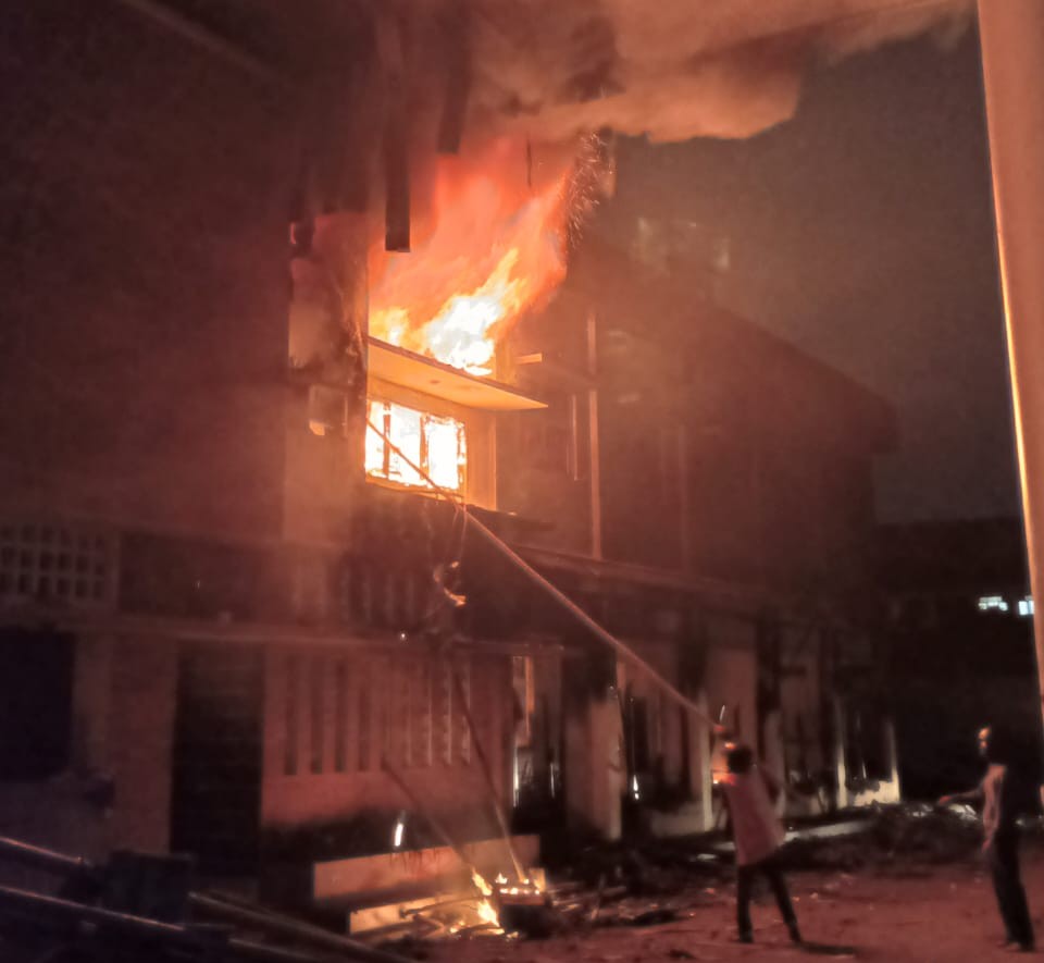 Demo di Polda DIY Ricuh, Kantor Polisi Dibakar, Gas Air Mata dan Petasan Dilepaskan