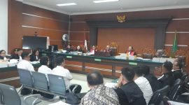 Keluarga, Kerabat, dan Jemaat GMIM Setia Menguatkan Pdt Hein Arina & Putrinya Kristi Karla Arina