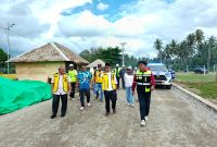 Bupati Bolmut Tinjau Proyek Peningkatan Jalan Tombulang Pantai–Tuntulow Utara