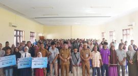 Bupati Bolmut Serahkan Berbagai Bantuan Sosial di Bolangitang Barat