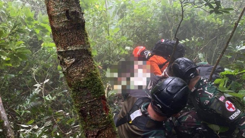 Hari Ke Enam, Tim SAR Gabungan Kembali Temukan 6 Jenazah korban Pesawat ATR 42-500 di Lereng Gunung Bulusaraung
