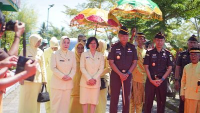 Bupati Bolaang Mongondow Utara (Boltara), Dr. Sirajudin Lasena, SE., M.Ec.Dev, menerima kunjungan kerja Kepala Kejaksaan Tinggi (Kajati) Sulawesi Utara, Jacob Hendrik Pattipeilohy, SH., MH, bersama Ketua Ikatan Adhyaksa Dharmakarini (IAD) Wilayah Sulut, Ny. Yulis Hendrik