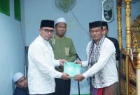 Safari Ramadhan 1447 H, Sirajudin Lasena dan Moh Aditya Pontoh Serahkan Sembako dan Al-Qur’an di Desa Saleo