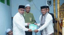Safari Ramadhan 1447 H, Sirajudin Lasena dan Moh Aditya Pontoh Serahkan Sembako dan Al-Qur’an di Desa Saleo