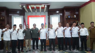 urut hadir dalam rapat tersebut Kepala BPKH Wilayah VI selaku Ketua Panitia Tata Batas, Abdul Latif Tasman, S.Kom., M.Cs bersama tim. Hadir pula para Asisten Sekda, Kepala Bidang PPKH Dinas Kehutanan Daerah Provinsi Sulawesi Utara