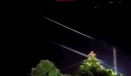 Misteri Benda Bercahaya Kembali Muncul di Langit Malam, Warga Diimbau Tetap Tenang