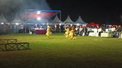 penampilan tari kreasi “Mairu Mogogisogu Ko Sawah” yang dibawakan siswa-siswi SDN 13 Kaidipang