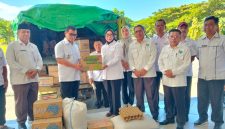 Bupati Boltara Serahkan Bantuan Logistik bagi Korban Banjir Bandang di Gorontalo Utara