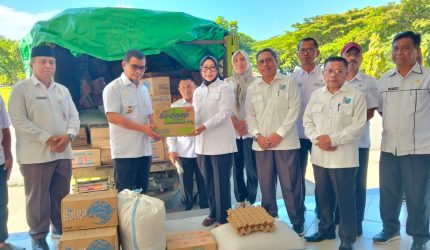 Bupati Boltara Serahkan Bantuan Logistik bagi Korban Banjir Bandang di Gorontalo Utara