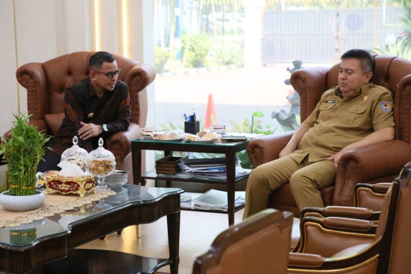 Bupati Bolaang Mongondow Utara (Boltara), Sirajudin Lasena, melakukan pertemuan dan diskusi dengan Sekretaris Jenderal Kementerian Dalam Negeri, Tomsi Tohir, di Kantor Pusat Kemendagri, Jakarta,