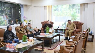 Pertemuan tersebut membahas sejumlah isu strategis, mulai dari penguatan kapasitas fiskal daerah