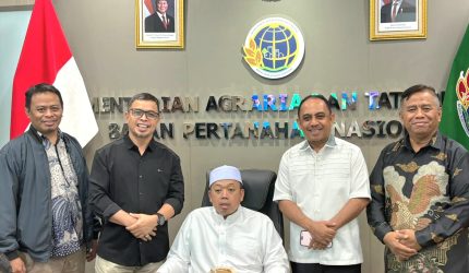 Bupati Bolaang Mongondow Utara, Dr. Sirajudin Lasena, saat melakukan audiensi dengan Menteri ATR/BPN Nusron Wahid di Jakarta. Pertemuan membahas percepatan penyusunan RDTR dan penguatan hilirisasi pertanian sebagai fondasi pembangunan dan pertumbuhan ekonomi berkelanjutan di Boltara.