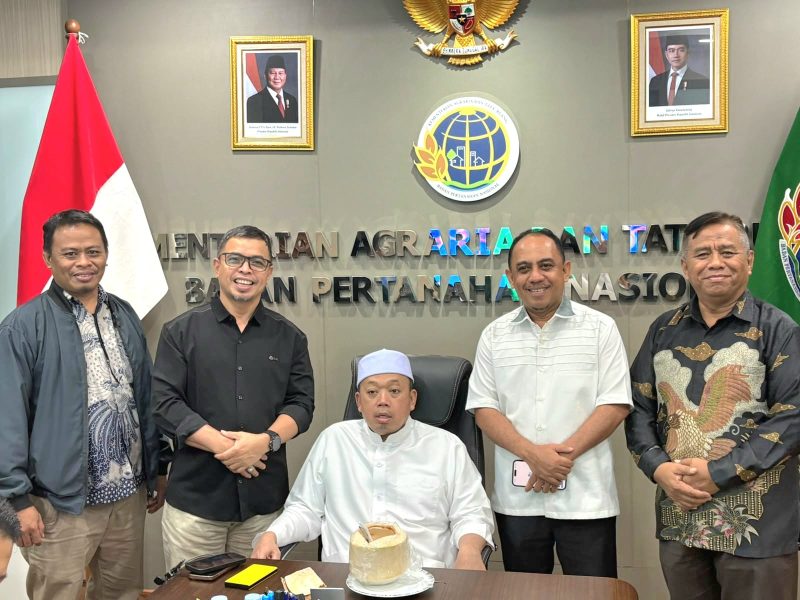  Bupati Bolaang Mongondow Utara, Dr. Sirajudin Lasena, saat melakukan audiensi dengan Menteri ATR/BPN Nusron Wahid di Jakarta. Pertemuan membahas percepatan penyusunan RDTR dan penguatan hilirisasi pertanian sebagai fondasi pembangunan dan pertumbuhan ekonomi berkelanjutan di Boltara.