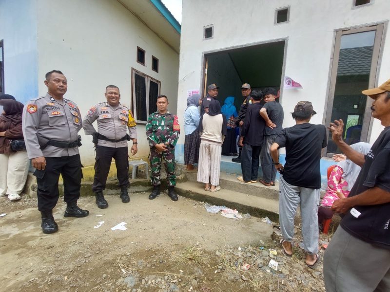 Personel Polsek Baolan Amankan Pilkades Buntuna, Sampaikan Imbauan Kamtibmas