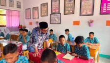 Bupati Boltara Tinjau Pelaksanaan Gerakan 15 Menit Membaca di SMPN 1 Kaidipang