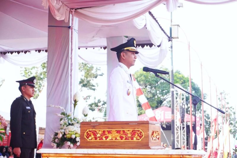 Wabup Boltara Pimpin Upacara Penurunan Bendera HUT Ke-81 RI
