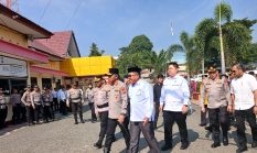 Wabup Buol dan Ketua DPRD Buol Sambut Kapolda Sulteng Dalam Rangka Penyerahan 70 Paket Bansos