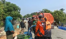 Krisis Air Bersih Dampak Kemarau Panjang, BPBD dan Damkar Gandeng Ansor Banser Dalam Penyaluran Air Bersih