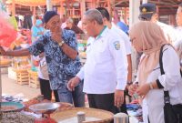Pantau Harga dan Stok Pangan, TPID Boltara Turun Langsung ke Pasar Bolangitang