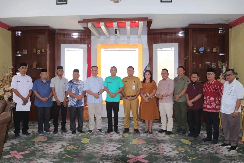 Plt Bupati Boltara Tunjuk Iwan Tato sebagai Plt Camat Sangkub, Herman Tamasoleng Penjabat Sangadi Huntuk